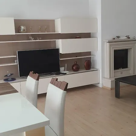 3 Bedrooms Location Apartment