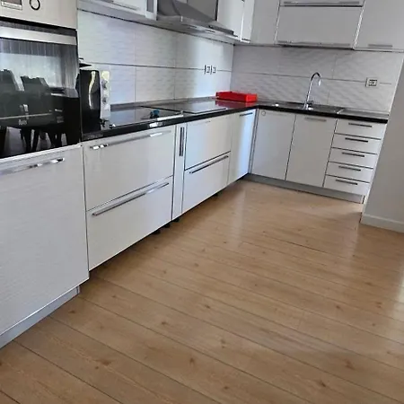 3 Bedrooms Location Apartment *