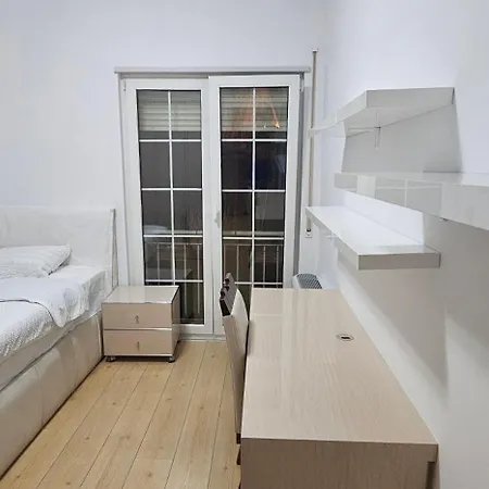 3 Bedrooms Location Apartment Tirana