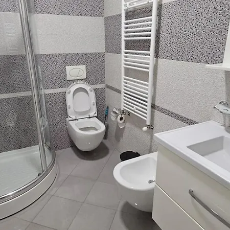3 Bedrooms Location Apartment